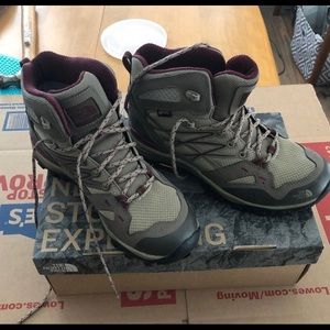 Brand new North Face Hiking Shoes sz 9